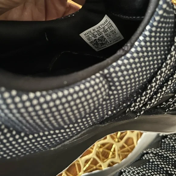 Gently used Adidas slip-on sneakers – easy on/off, no laces to tie! - Picture 4 of 12